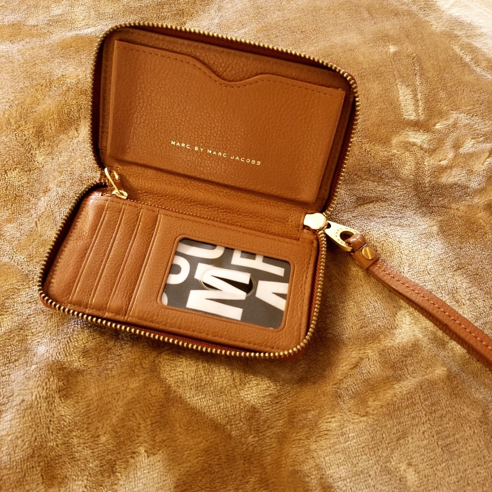 Marc by Marc Jacobs - Picture 3 of 3